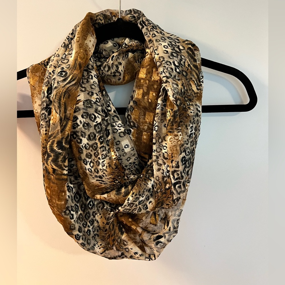 Leopard infinity scarf